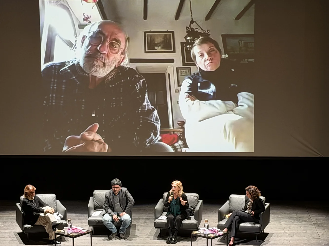 Genitori di Paolo Mendico - Foto dell'incontro "Per una speranza dello sguardo - Il coraggio dell'ascolto" - Meeting del Volontariato 2025 "Il Coraggio della Speranza" 13 Dicembre 2025 ore 10:00